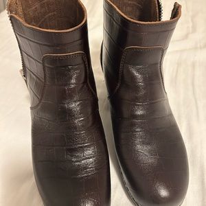 Good condition! Used only 2 times.. fit me big